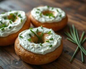 Zuurdesem bagels met kruidenroomkaas en bieslook