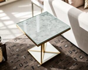 Design bijzettafel met glas en marmerlook