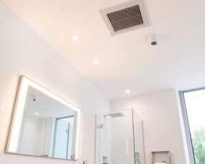 Hoe creëer je meer licht in de badkamer?